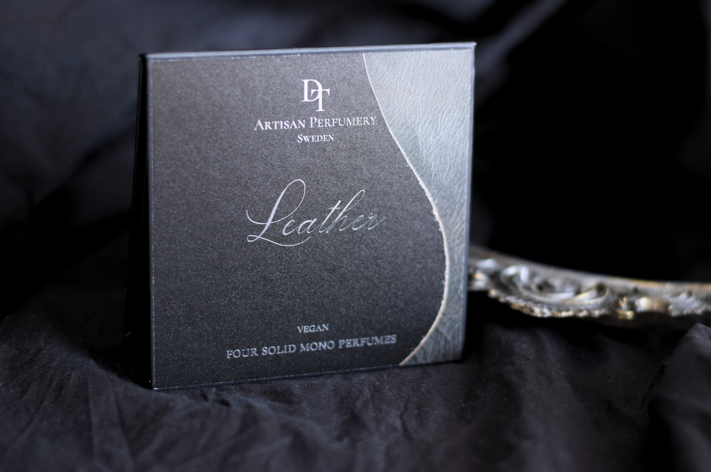 LEATHER | PERFUME PALETTE