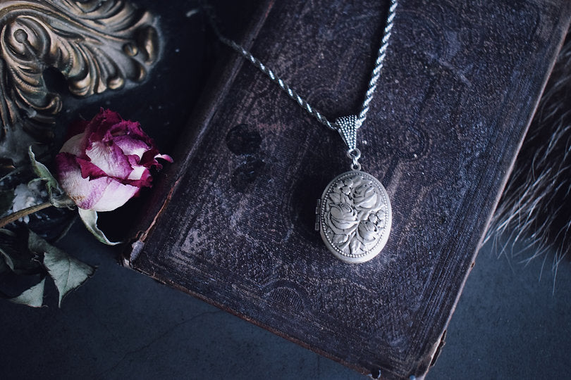 ROSES TRILOGY | VINTAGE ORNATE LOCKET