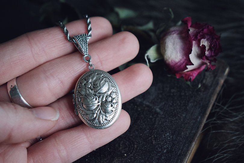 ROSES TRILOGY | VINTAGE ORNATE LOCKET