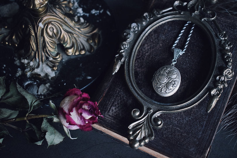 ROSES TRILOGY | VINTAGE ORNATE LOCKET
