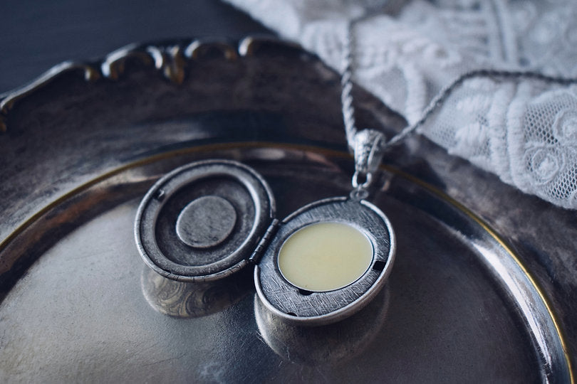 VINTAGE ORNATE LOCKET