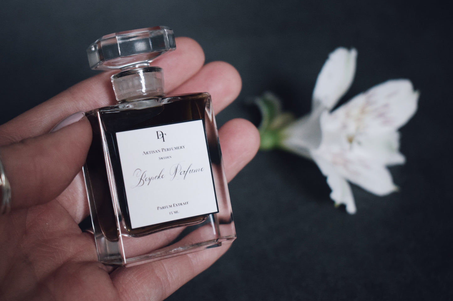 BESPOKE PERFUME | DISTANCE SERVICE