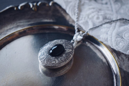 VINTAGE ORNATE LOCKET