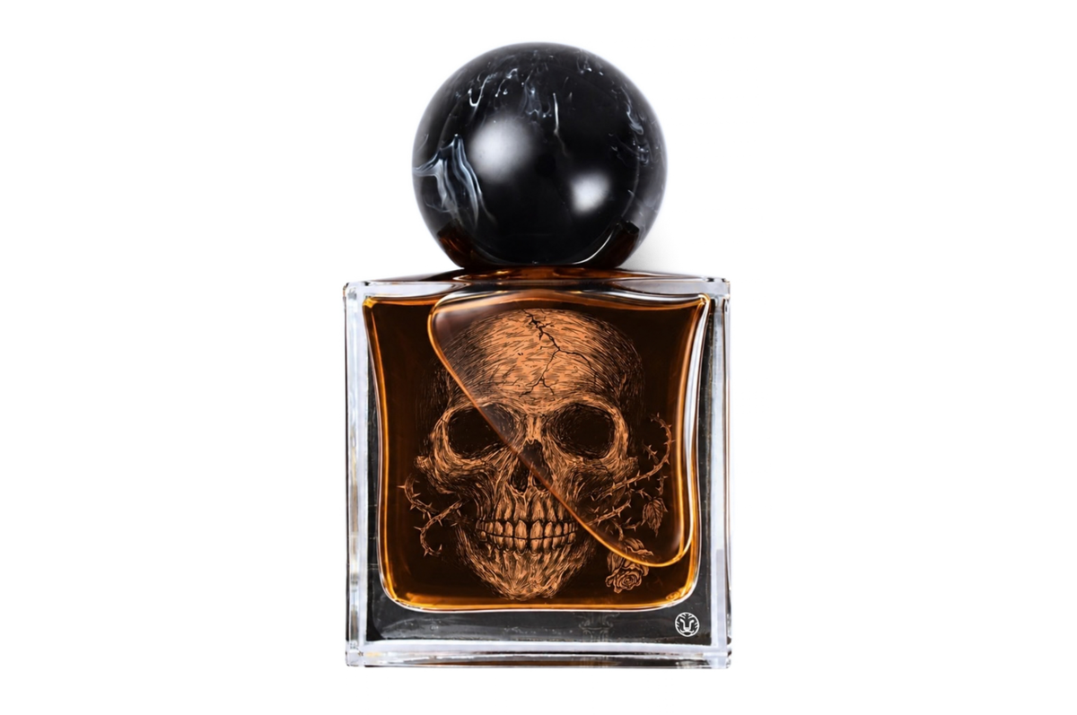 MEMENTO MORI perfume bottle with amber liquid, skull design, clear glass and black marbled spherical cap